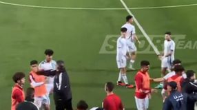 Ο προπονητής της Αλγερίας Κ20 μοίρασε χαστούκια στους παίκτες του για να σταματήσουν τον καυγά με αντιπάλους! (vid)
