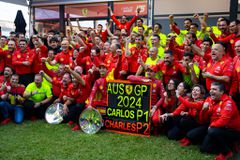 H αποθέωση του Σάινθ από τους μηχανικούς της Ferrari (vid)