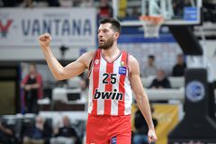 Με βροχή τριπόντων πέρασε από την Πάτρα ο Ολυμπιακός