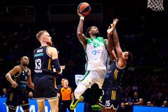 Διψήφιος από το ημίχρονο ο Λεσόρ - Όλα όσα έκανε στο πρώτο μέρος με την Ντουμπάι