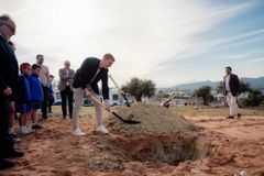 Από το παρκέ στην ιστορία: Ισπανός διεθνής θεμελίωσε το γήπεδο που φέρει το όνομά του