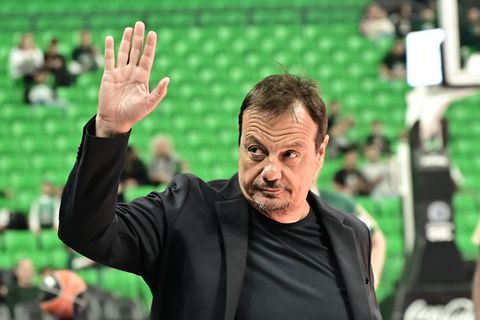 Πόλος έλξης ο Αταμάν κατά την άφιξη του Παναθηναϊκού στη Ζέτρα Αρένα (vids)