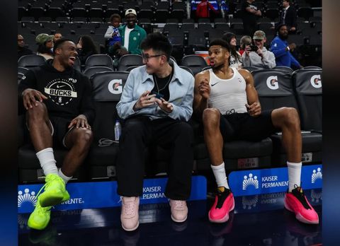 Ο ιδιοκτήτης του Άρη Betsson, Ρίτσαρντ Σιάο, είδε μαζί με τον Γιάννη Αντετοκούνμπο τον αγώνα των Μπακς (pics)