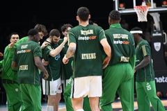 Στο... πόδι η Zetra Arena κατά την είσοδο του Παναθηναϊκού (vid)