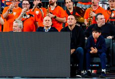 «Επίθεση» οπαδών της Βαλένθια σε Παναγιώτη Αγγελόπουλο και Σκινδήλια - Τι καταγγέλλουν οι «ερυθρόλευκοι»