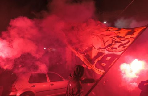Έγινε η νύχτα... μέρα στη Θεσσαλονίκη για τα γενέθλια του Άρη! (pics)