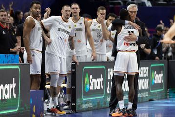 Ο κόουτς Χέρμπερτ άκουσε ότι ο Όστιν Ριβς των Λέικερς θέλει να παίξει με τη Γερμανία, προσπάθησε να επικοινωνήσει μαζί του αλλά απάντηση δεν πήρε