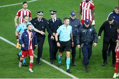 Ο διαιτητής του Ολυμπιακός - ΑΕΚ έγραψε στο φύλλο αγώνα ότι αισθάνθηκε πως κάποιος τον χτύπησε στα γεννητικά όργανα