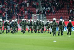 Η Le Parisien αναφέρθηκε στα επεισόδια του ντέρμπι Ολυμπιακός-ΑΕΚ