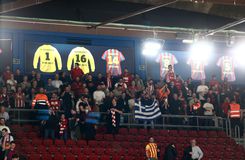 Ατελείωτο πάρτι από τους φίλους του Ολυμπιακού στη Βαρκελώνη (vid)