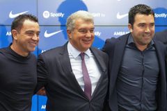 Η απόλυτη ανατροπή στη Μπαρτσελόνα – Συνεχίζει στον πάγκο της ο Τσάβι