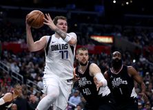 O Ντόντσιτς έσπασε την έδρα των Κλίπερς - Ακαταμάχητοι οι Τίμπεργουλβς και στο δεύτερο ματς με τους Σανς (vids)