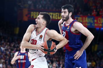 Φαλ και Πετρούσεφ δίνουν τον τόνο στον Ολυμπιακό: 22 πόντοι με 9/9 δίποντα κόντρα στην Μπαρτσελόνα