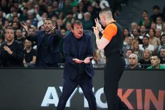 Η Euroleague ανακοίνωσε πρόστιμα σε Αταμάν και Μπετσίροβιτς για τη συμπεριφορά τους απέναντι στους διαιτητές