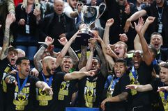 Δέκα με τόνο η ΑΕΚ του Αλμέιδα, υπέταξε τον ΠΑΟΚ και έκανε το νταμπλ!