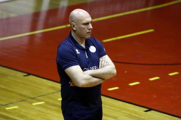 Με τον Κώστα Παπαδόπουλο στη Volleyleague γυναικών οι Πρωταθλητές Πεύκων