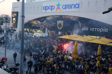 Κόσμος της ΑΕΚ στην «OPAP Arena» για τον τελικό Κυπέλλου (gallery)
