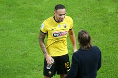 Κράτησε τον Κάλενς η ΑΕΚ, αλλά παραμένει στη μεταγραφική αγορά για στόπερ