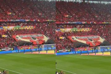 Το κορεό των οπαδών της Αλβανίας πριν από τον αγώνα με την Ισπανία