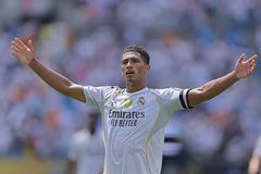 Μπέλιγχαμ: «Τα παιδιά αγκάλιασαν τον Άρνολντ»