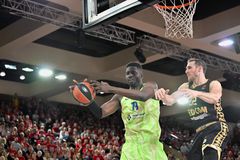 Μία «ανάσα» από την Μπαρτσελόνα ο Κλάιμπερν - Ψάχνουν σέντερ για αντί-Φαλ