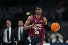 Επίσημα στον Ερυθρό Αστέρα ο Τσίμα Μονέκε!