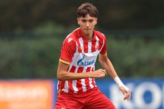 Ο Ερυθρός Αστέρας έχει ένα νέο παιδί-θαύμα: Είναι 16 ετών, 1,92 μέτρα, ένα επίθετο που (δεν) τον βοηθάει και 41 γκολ σε δύο χρόνια