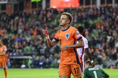 Μεγάλο βήμα από τη Νάπολι για Λανγκ, παλεύει και για Νούνιες