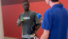 Εξαλλος ο Μανέ με Γερμανό δημοσιογράφο: «Με "σκοτώνεις" κάθε μέρα και τώρα θες να σου μιλήσω;» (vid)