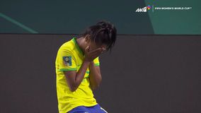 H Άρι Μπόρζες άνοιξε το σκορ για τη Βραζιλία και ξέσπασε σε δάκρυα