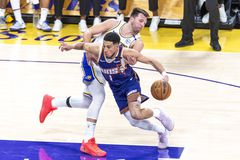 Ο Ντέβιν Μπούκερ και ο «νέος» βασικός point guard των Σανς