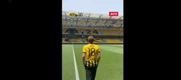 Ο Μαρίν στη Νέα Φιλαδέλφεια με τη φανέλα της ΑΕΚ και το Νο18  (vid)