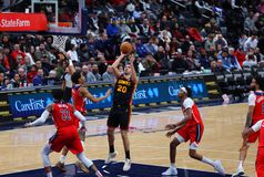 Ατάκα... φωτιά του Νιάνγκ για τη μεταγραφή του στους Σέλτικς: «Αντάλλαξαν τον Πορζίνγκις για ένα μίνι βαν»