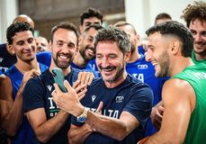 Ξεκίνημα προετοιμασίας Ιταλίας για το EuroBasket 2025 με συγκινητική βιντεοκλήση στον Ακίλε Πολονάρα (vid)