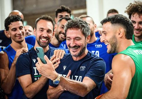 Ξεκίνημα προετοιμασίας Ιταλίας για το EuroBasket 2025 με συγκινητική βιντεοκλήση στον Ακίλε Πολονάρα (vid)