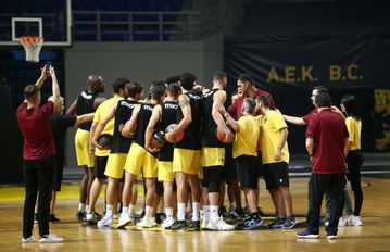 Η παρακάμερα από την «πρώτη» της ΑΕΚ (vid)