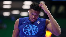 Το ζέσταμα του Γιάννη Αντετοκούνμπο πριν το φιλικό με την Γαλλία