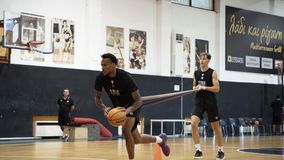 Μέλβιν: «Σταδιακά μαθαίνουμε ο ένας τον άλλον»