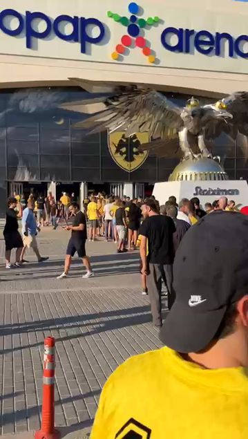 Ουρές έξω από την OPAP Arena για τον Θωμά Μαύρο