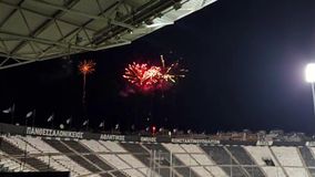 Τα πυροτεχνήματα των οπαδών του ΠΑΟΚ έξω από το γήπεδο στο ματς με την ΑΕΛ