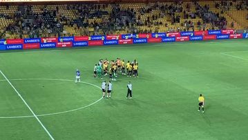 Τα συγχαρητήρια του Νίκολιτς στους παίκτες του μετά τη νίκη επί της ΑΕΛ