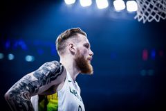 Στην Αθήνα για τον Ολυμπιακό ο Μπραζντέικις