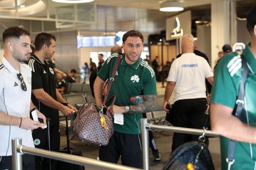 Ο Παναθηναϊκός έφτασε στη συννεφιασμένη Βέρνη, με στόχο να γυρίσει τον διακόπτη