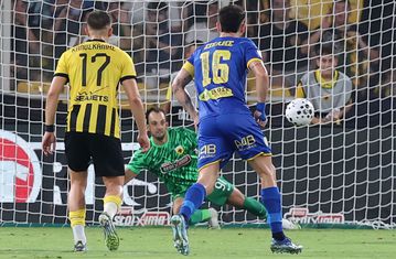 Ο Αγκίρε με πέναλτι μείωσε για τον Παναιτωλικό