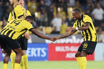 Ο Πιερό με κεφαλιά το 1-0 της ΑΕΚ