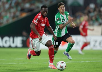 Ο Άντονι στέρησε τη νίκη από τη Φόρεστ - Η Ρόμα πήρε το «διπλό» με ασίστ του Τσιμίκα