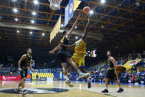 Έσπασε το... ρόδι το Περιστέρι στο BCL