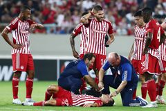 Η UEFA άλλαξε τον VAR στο ματς με τη Γουέστ Χαμ - Ο Χίνγκλερ αντί του Ρούπερτι που... δεν είδε την αγκωνιά του Σάλαϊ στον Έσε