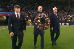 Υπέροχη τελετή στη μνήμη του Μπόμπι Τσάρλτον πριν το Μάντσεστερ Γιουνάιτεντ - Κοπεγχάγη