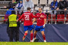 Σκόραρε ο Σβάρνας, έδωσε ασίστ ο Ιωαννίδης: Αυτά έκαναν οι Έλληνες του εξωτερικού στην Ευρώπη